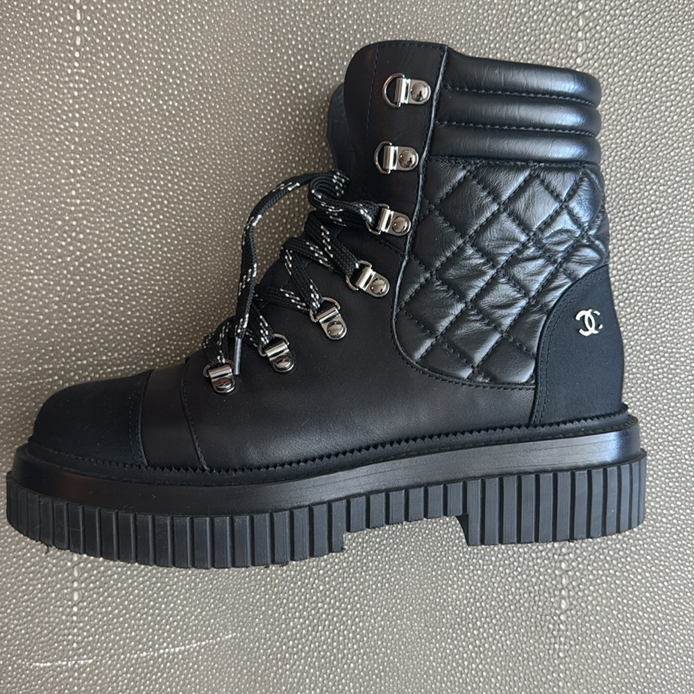 Gently worn Chanel leather quilted combat boots w/box & dust bag 38.5 - Picture 2 of 8